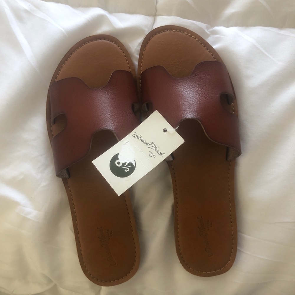 BNWT Universal Thread Size 8.5